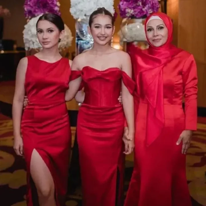 Dresscode Gaun Merah