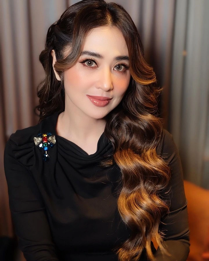 Dewi Perssik