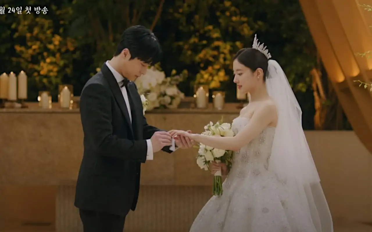 Bae In Hyuk Mantap Lamar Lee Se Young di Teaser 'The Story of Park's Marriage Contract'