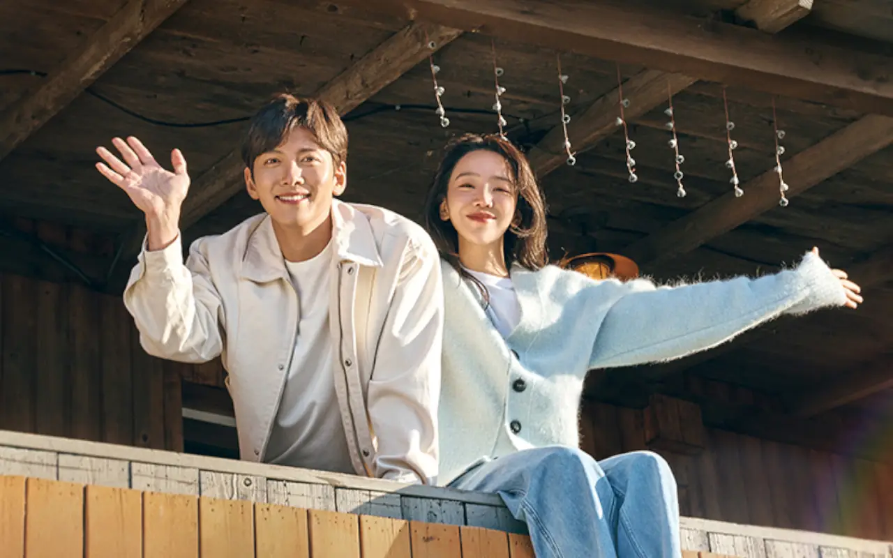 Beda Tinggi Ji Chang Wook & Shin Hye Sun Saat Baca Naskah ‘Welcome to Samdalri’ Bikin Kaget