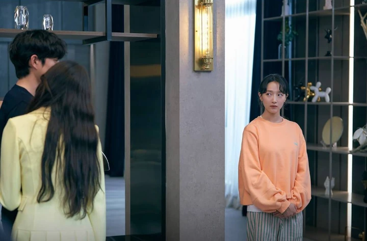 \'Moon in the Day\' Episode 5 Recap: Jung Sin Hye Ngamuk Lihat Kim Young Dae-Pyo Ye Jin Tinggal Seatap