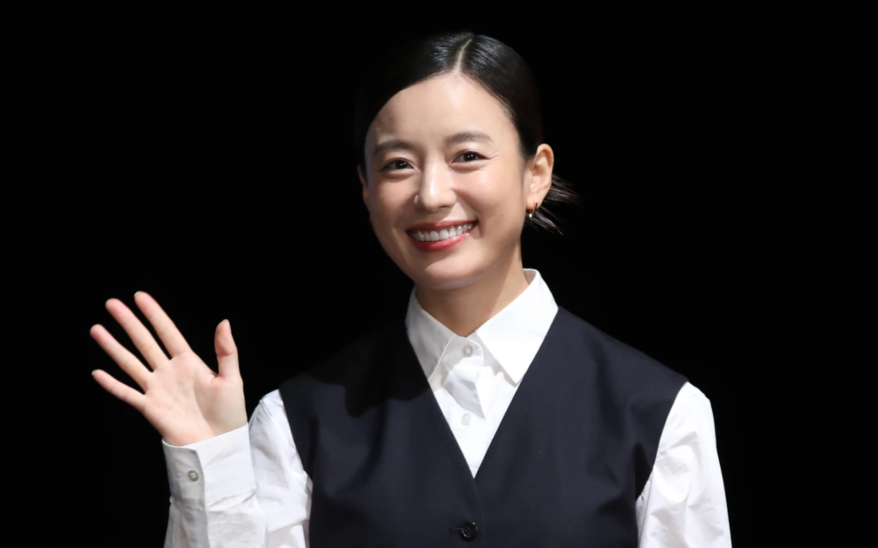 Grand Bell Awards 2023: Gaun Hijab Friendly Han Hyo Joo Banjir Cibiran