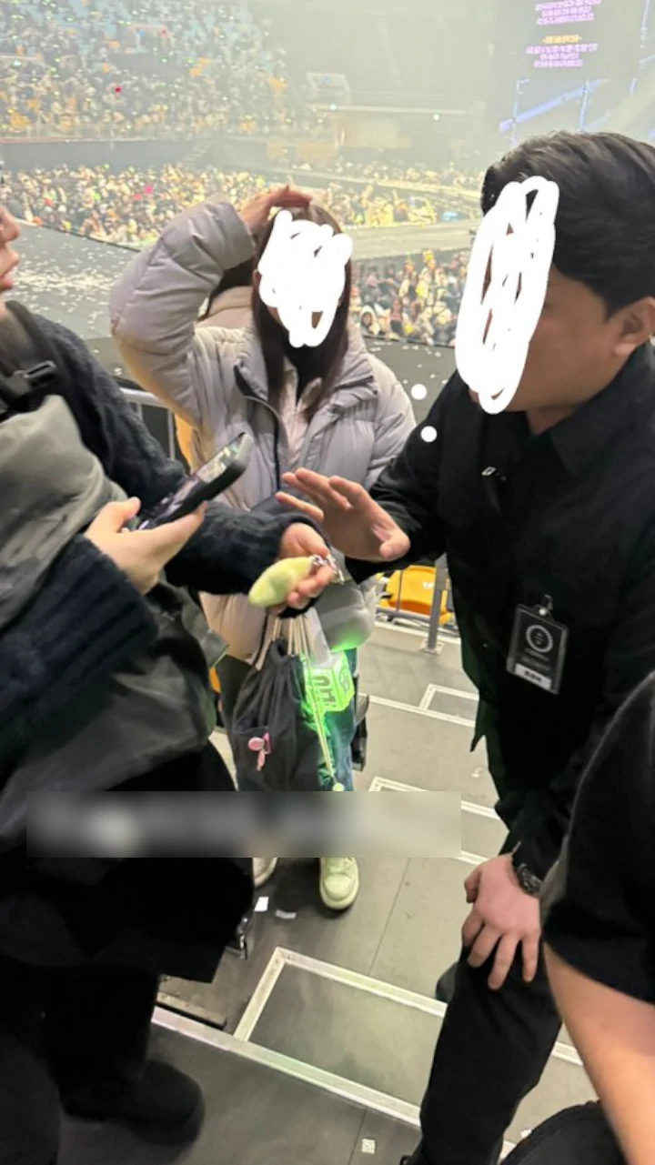 staf meminta merchandise dari Yuta dikembalikan