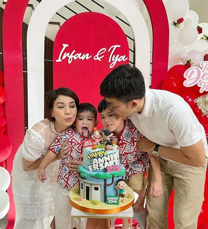Tya Ariestya Dapatkan Kado Unik Serta Bermanfaat