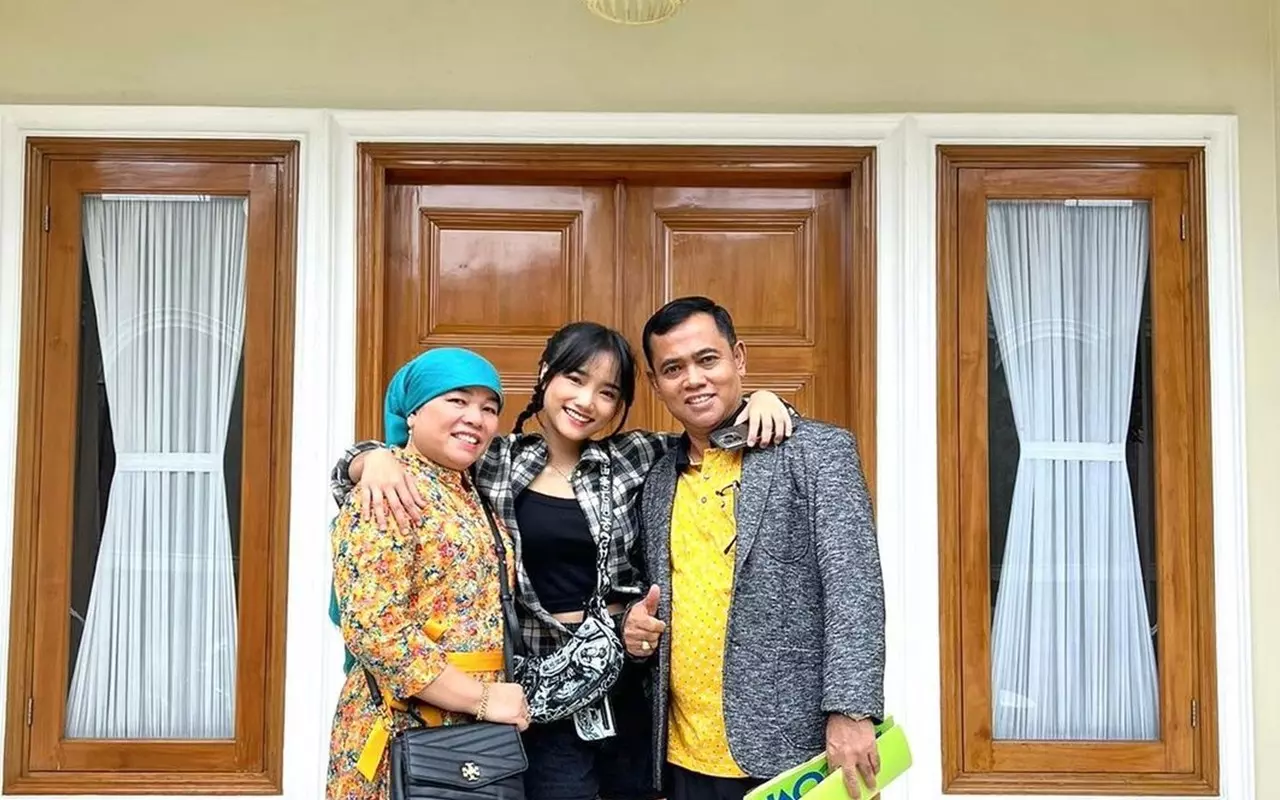 Mama Fuji An Bereaksi Santai Walau Terus-terusan Diledek Doyan Joget di TikTok