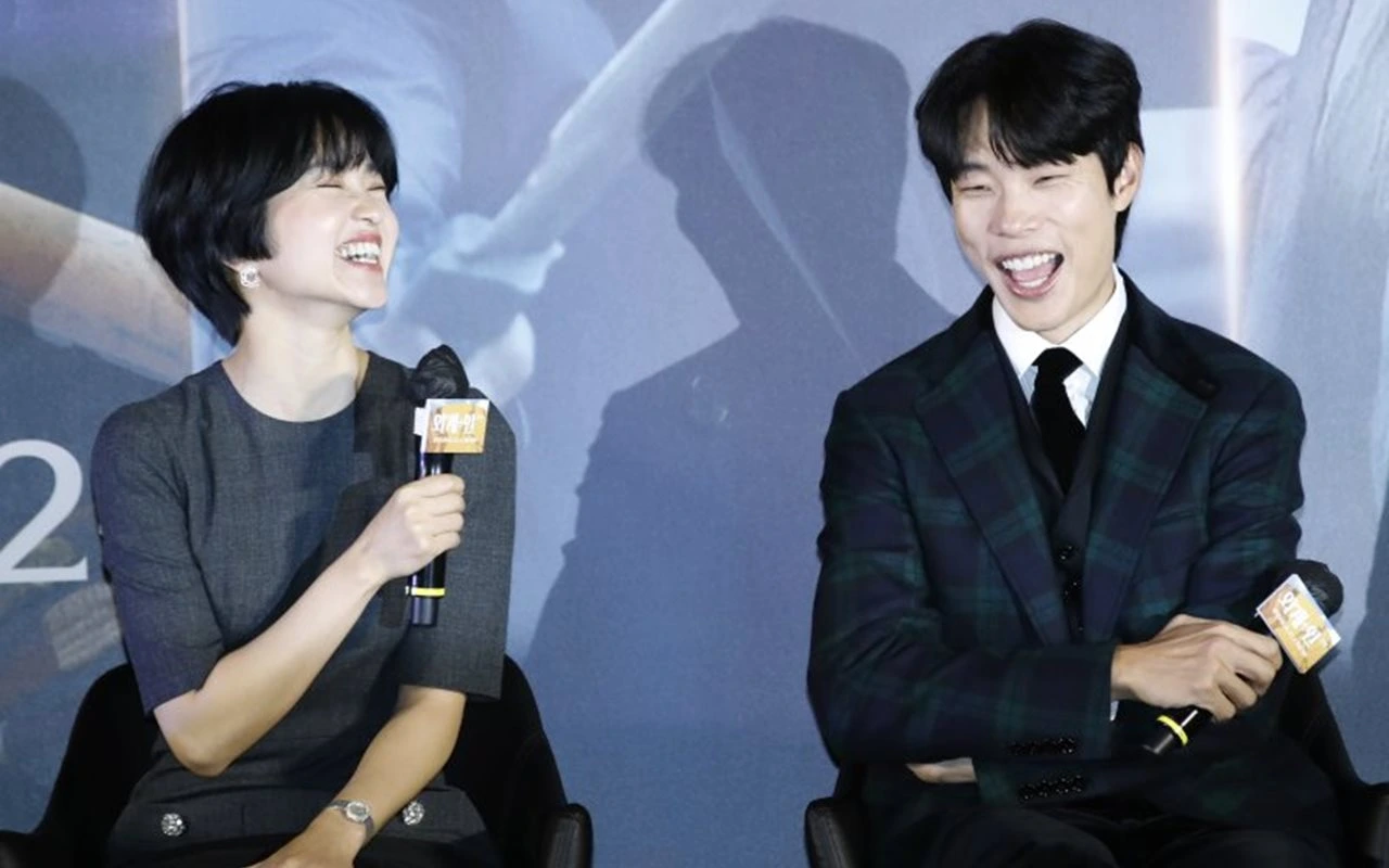 Kim Tae Ri Spill Karakternya dan Ryu Jun Yeol Akan Makin Mesra di Film 'Alienoid: Part 2'
