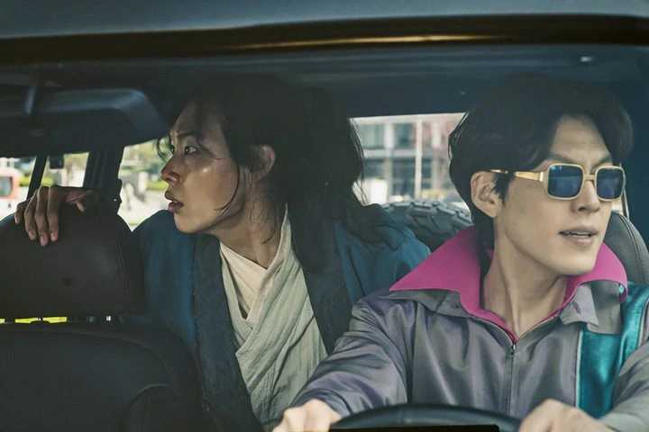 Kim Tae Ri Spill Karakternya dan Ryu Jun Yeol Akan Makin Mesra di Film \'Alienoid: Part 2\'