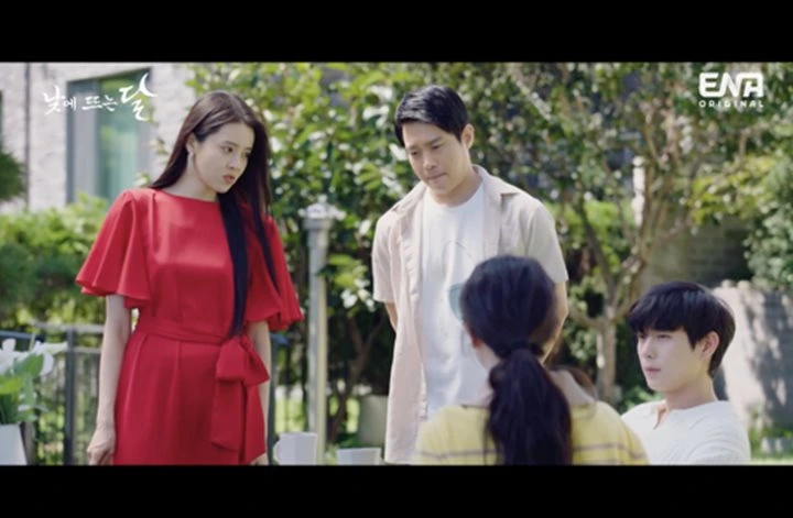 \'Moon in the Day\' Episode 8 Recap: Kematian Kim Jung Hun Bikin Kim Young Dae Was-Was