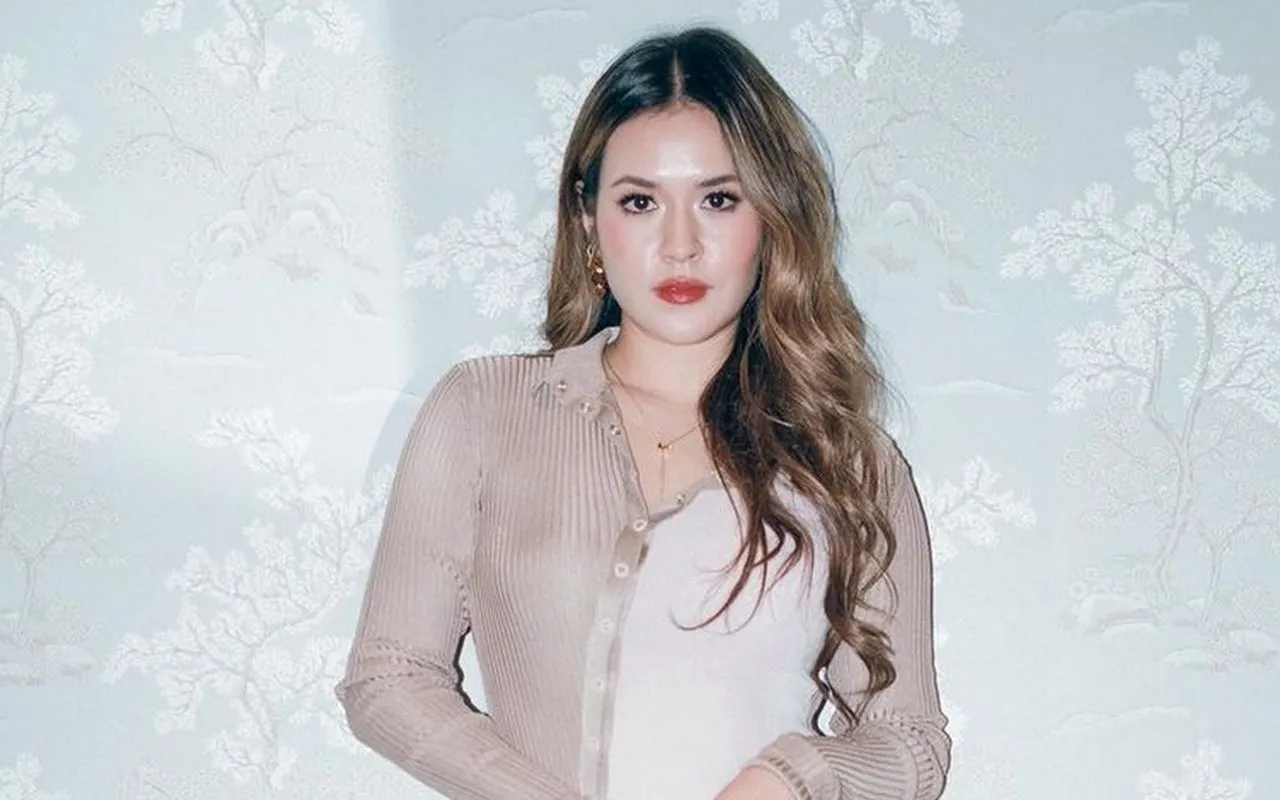 Raisa Kepergok Pakai OOTD 'Merakyat' kala Belanja di Supermarket