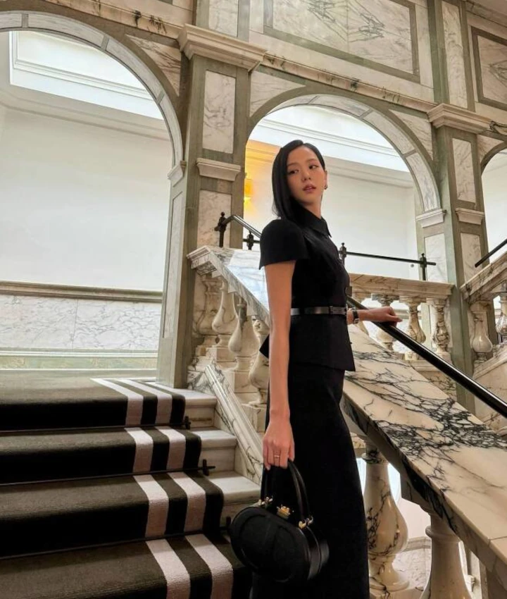Jisoo BLACKPINK Curi Perhatian Keponakan Putri Diana dengan Potret Cantik