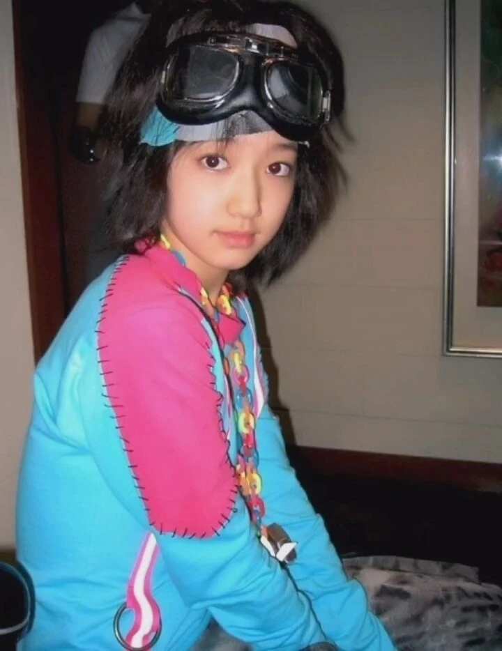 Park Shin Hye sebut putranya mirip fotonya di masa lalu