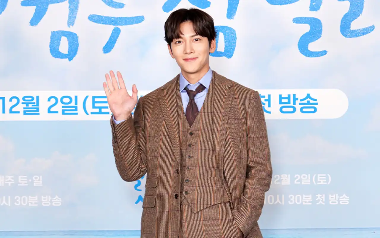 Ji Chang Wook Jahili Staf Cewek 'Welcome to Samdal-ri' di Vlog Belakang Layar Terbaru