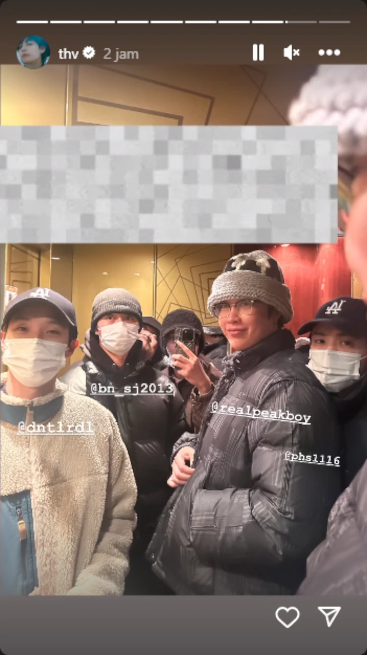 V BTS Hangout Bareng Park Seo Joon dan Wooga Squad sebelum Wamil