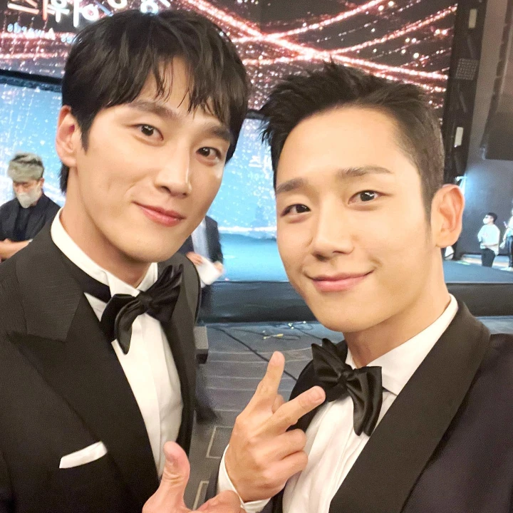 Akrab dengan Ahn Bo Hyun