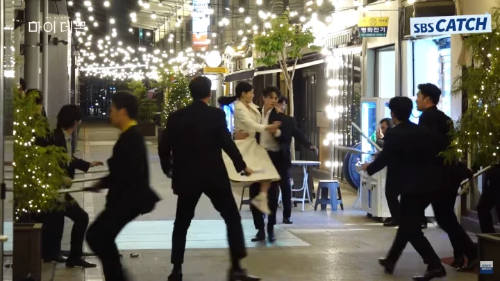 Song Kang Bikin Kim Yoo Jung Tampak Mungil di BTS Adegan Dansa Tango \'My Demon\'