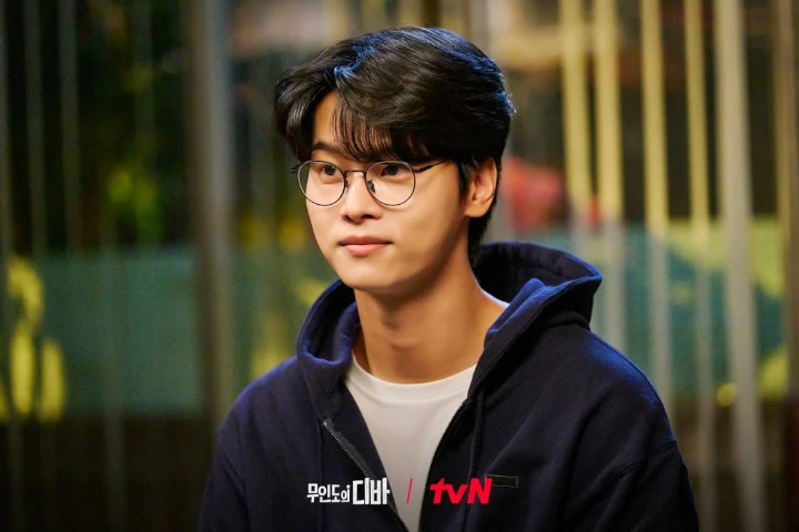 N VIXX Minta Maaf ke Pendukung \'Tim Woo Hak\' Usai Jadi Second Lead di \'Castaway Diva\'