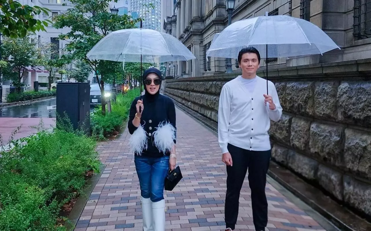 Syahrini Pamer Keseruan Bareng Sahabat Saat Reino Barack Mendadak Jadi Sorotan
