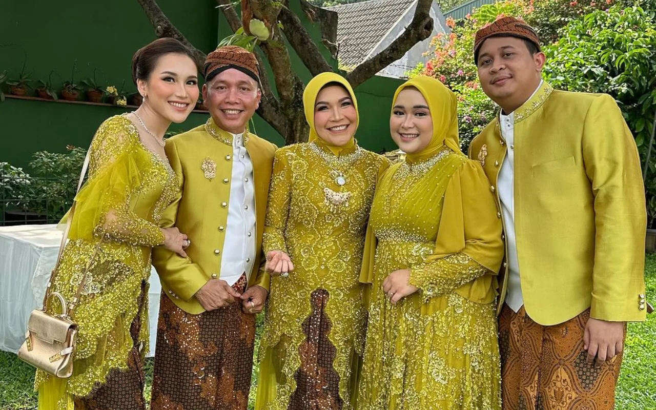 Ibu Ayu Ting Ting Bocorkan Perkembangan Kehamilan Kedua Adik Sang Biduan