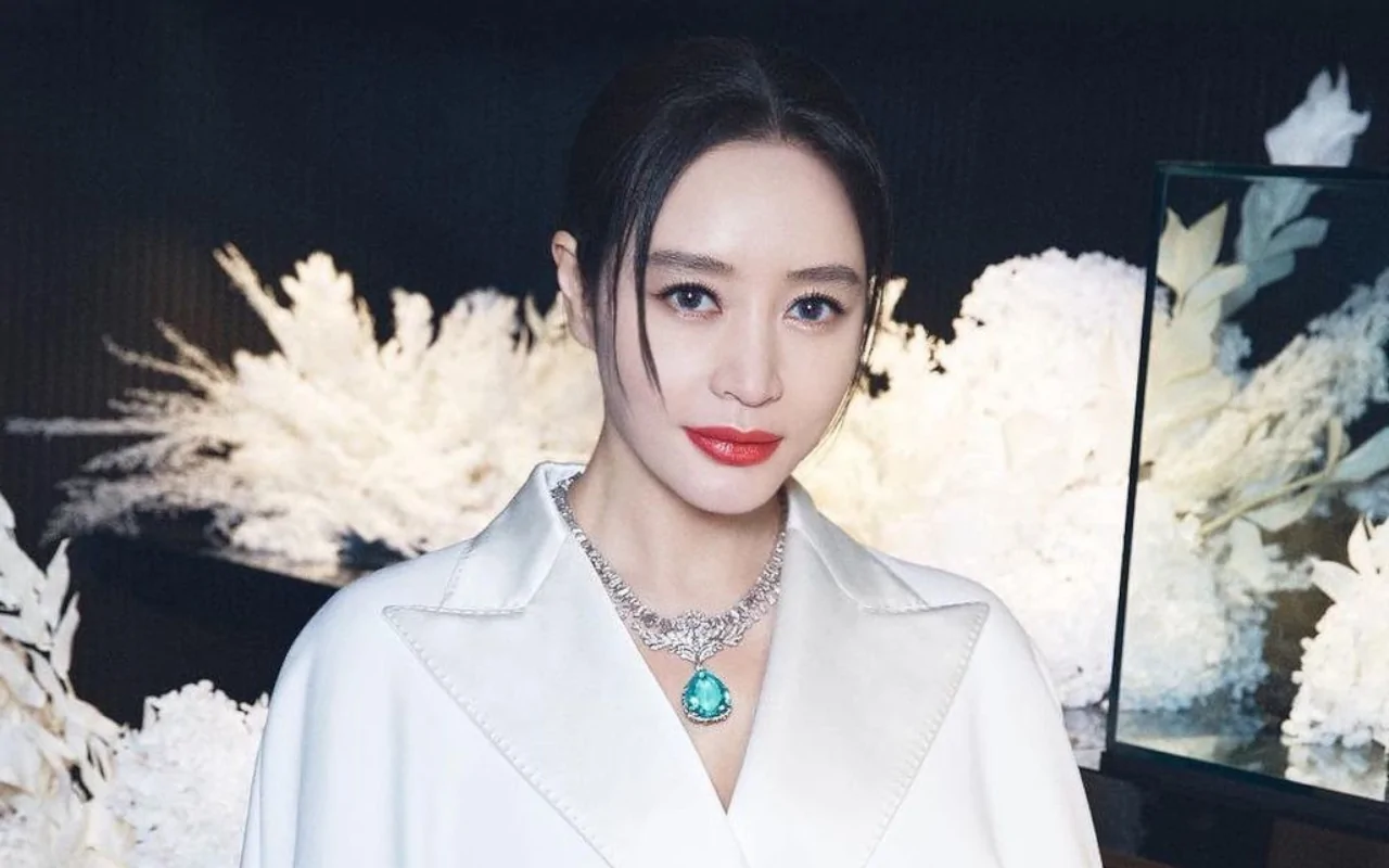 Kim Hye Soo Enggan Turuti Naskah MC untuk Blue Dragon Film Awards 2023