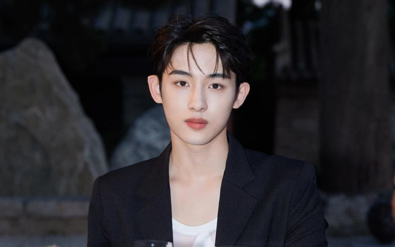 Winwin WayV/NCT Viral Gegara Tampil Kunciran di Tencent White Paper Gala 2023