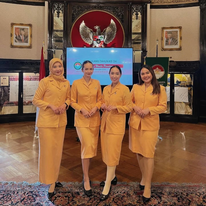Kompakan Pakai Seragam