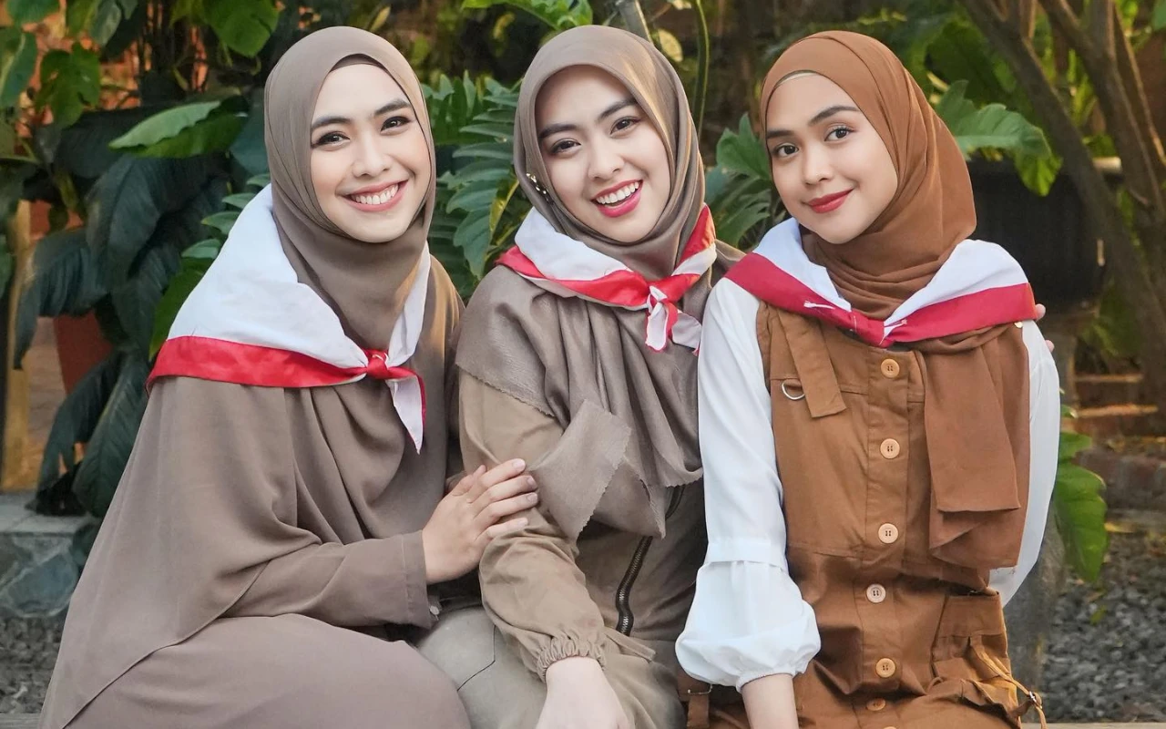 Wajah Ria Ricis Saat Foto Bareng Kakak Kembali Disorot di Tengah Rumor Oplas