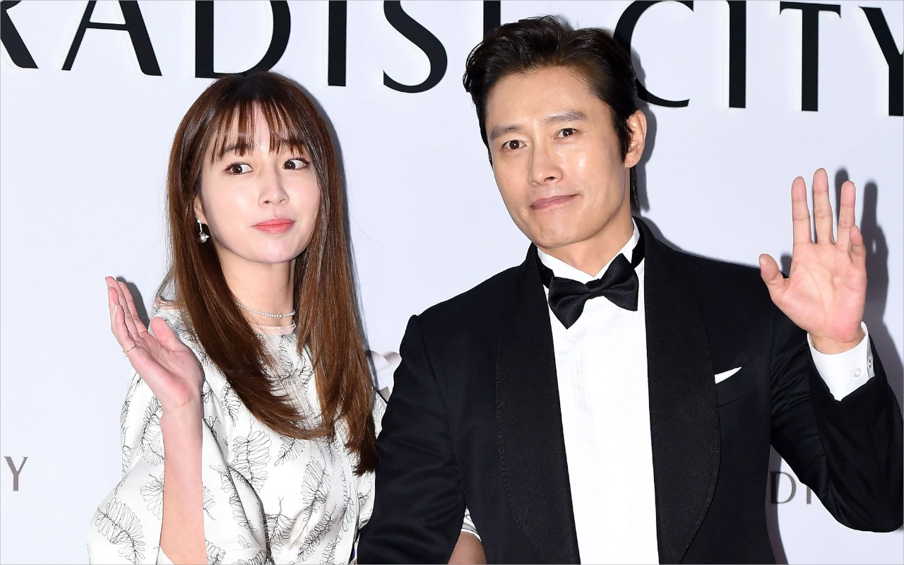 Lee Min Jung Melahirkan Anak Kedua Ditemani Lee Byung Hun