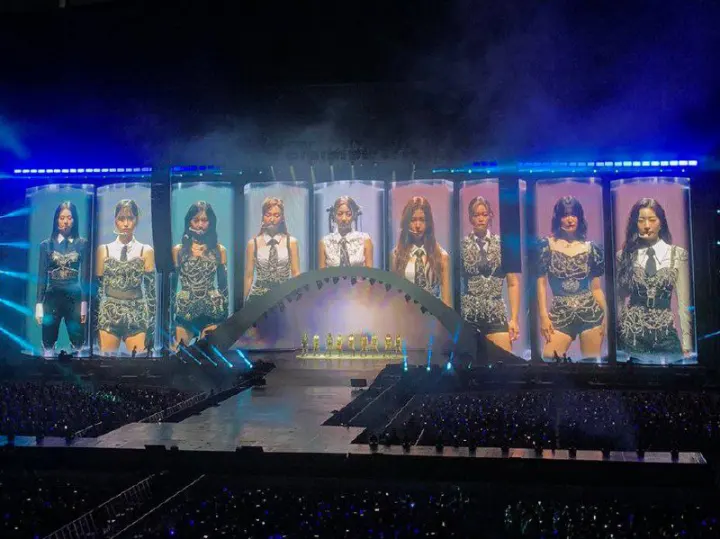 TWICE memodifikasi outfit yang dikenakan di konser Jakarta