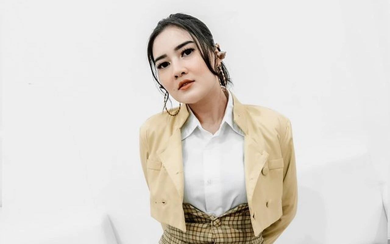 Pesona Putri Sulung Nella Kharisma Membahana Saat Rayakan Natal 2023