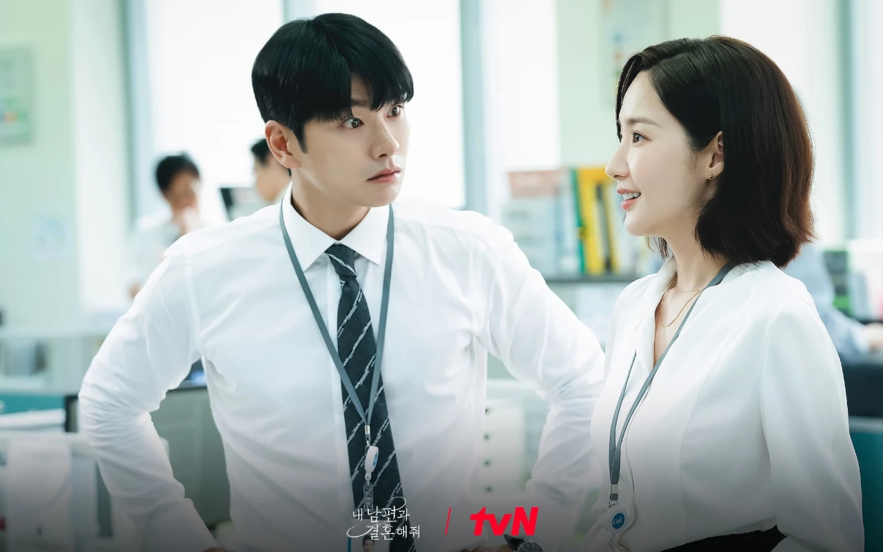 Lee Yi Kyung Ungkap Alasan Mau Jadi Pria Jahat Tukang Selingkuh di 'Marry My Husband'