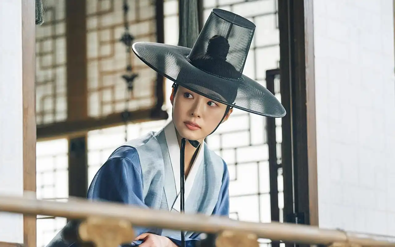 Shin Se Kyung Favoritkan Visualnya Sebagai Pria di 'Captivating the King'