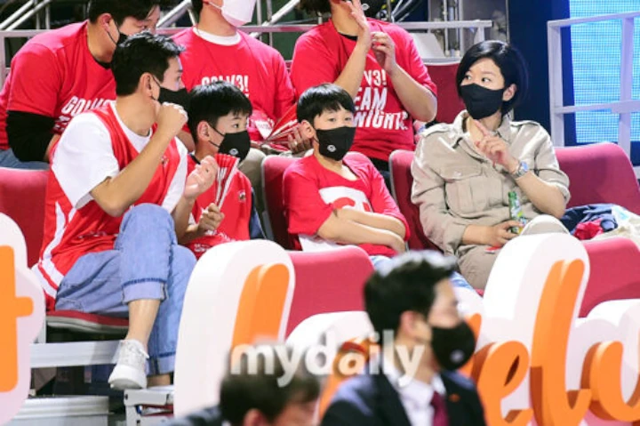 Nonton Pertandingan Olahraga