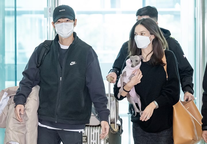 Januari: Song Joong Ki Melepas Status Duda dengan Menikahi Katy Louise Saunders