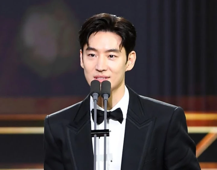 SBS Drama Awards 2023: Pidato Lee Je Hoon yang Singgung Lee Sun Kyun Picu Perdebatan