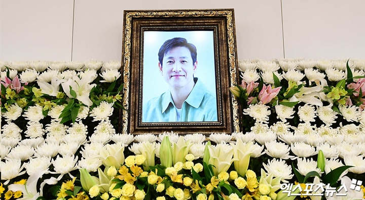 Desember: Lee Sun Kyun Meninggal Diduga Bunuh Diri