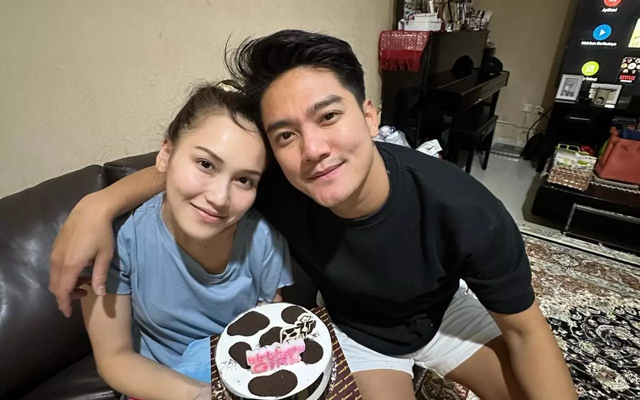 Ayu Ting Ting Malu-Malu Bilang Sayang usai Boy William Minta Cium di Pipi