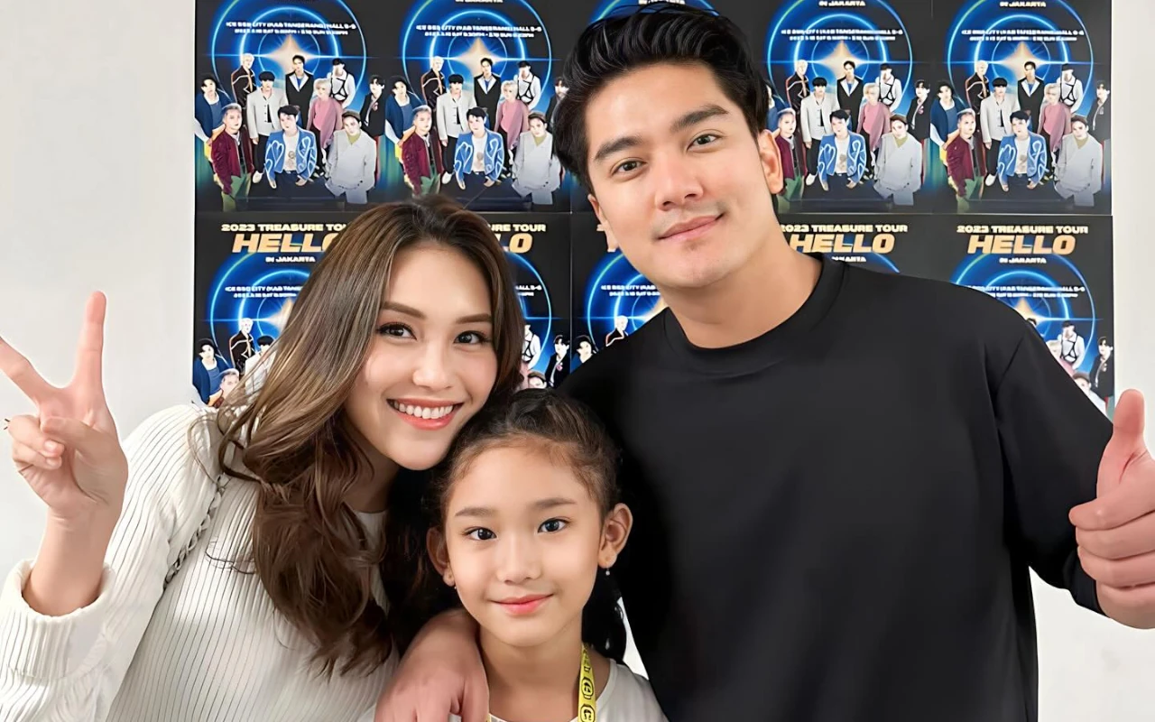 Boy William Pakai Dresscode Serasi Bareng Keluarga Ayu Ting Ting di Pesta Ultah Bilqis