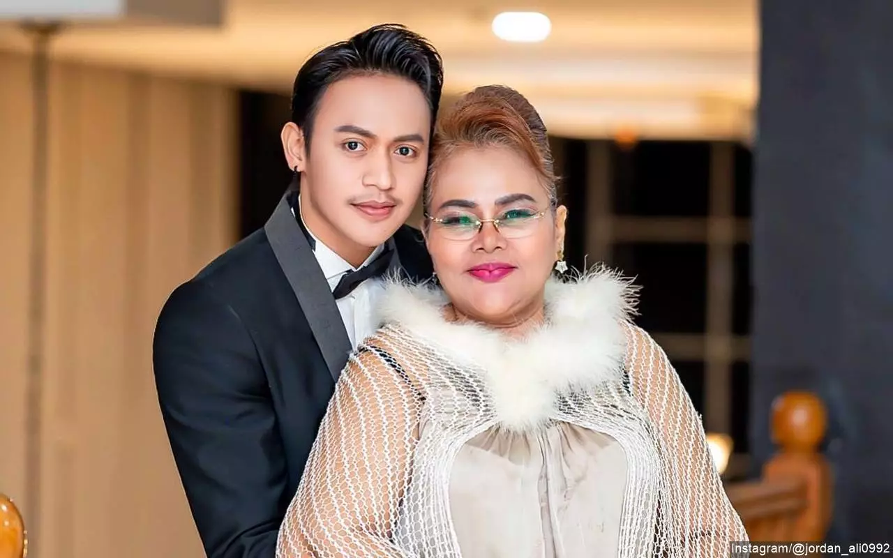 Eks Kekasih Brondong Ibu Virgoun Klarifikasi Terkait Uang Liburan ke Thailand 