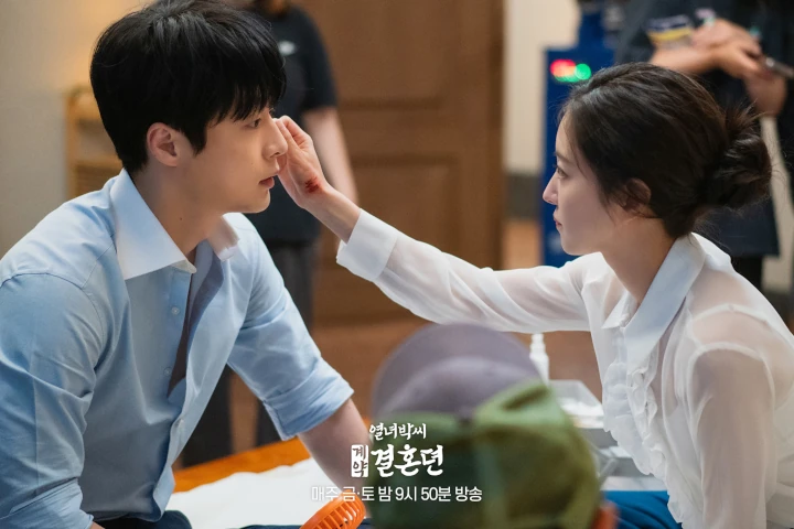 Bae In Hyuk Merasa Senang Dirumorkan Pacari Lee Se Young