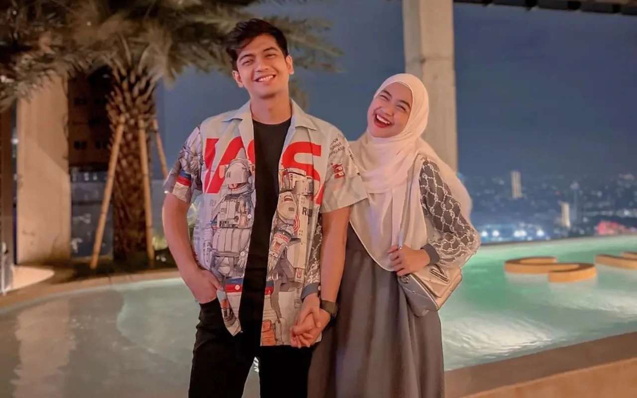 Teuku Ryan Gelagapan Dicecar Kabar Beda Kelas Pesawat dengan Ria Ricis saat Umrah Bareng