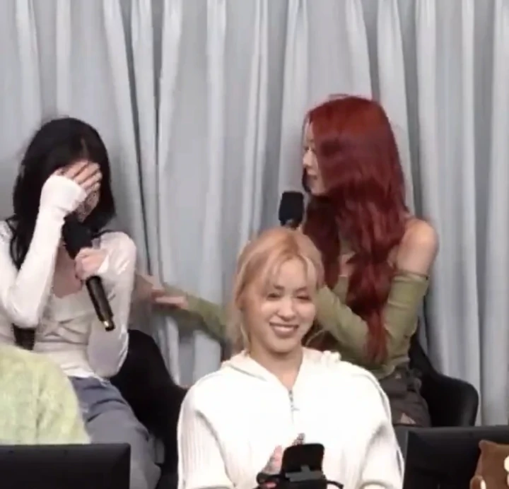 Yuna ITZY Malah Pukul Chaeryeong usai Keceplosan Bocorkan Rencana Tur Dunia