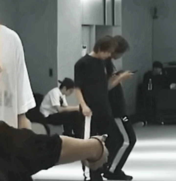 Haechan NCT Tuai Kontroversi Usai Kegep Merokok Dalam Ruangan
