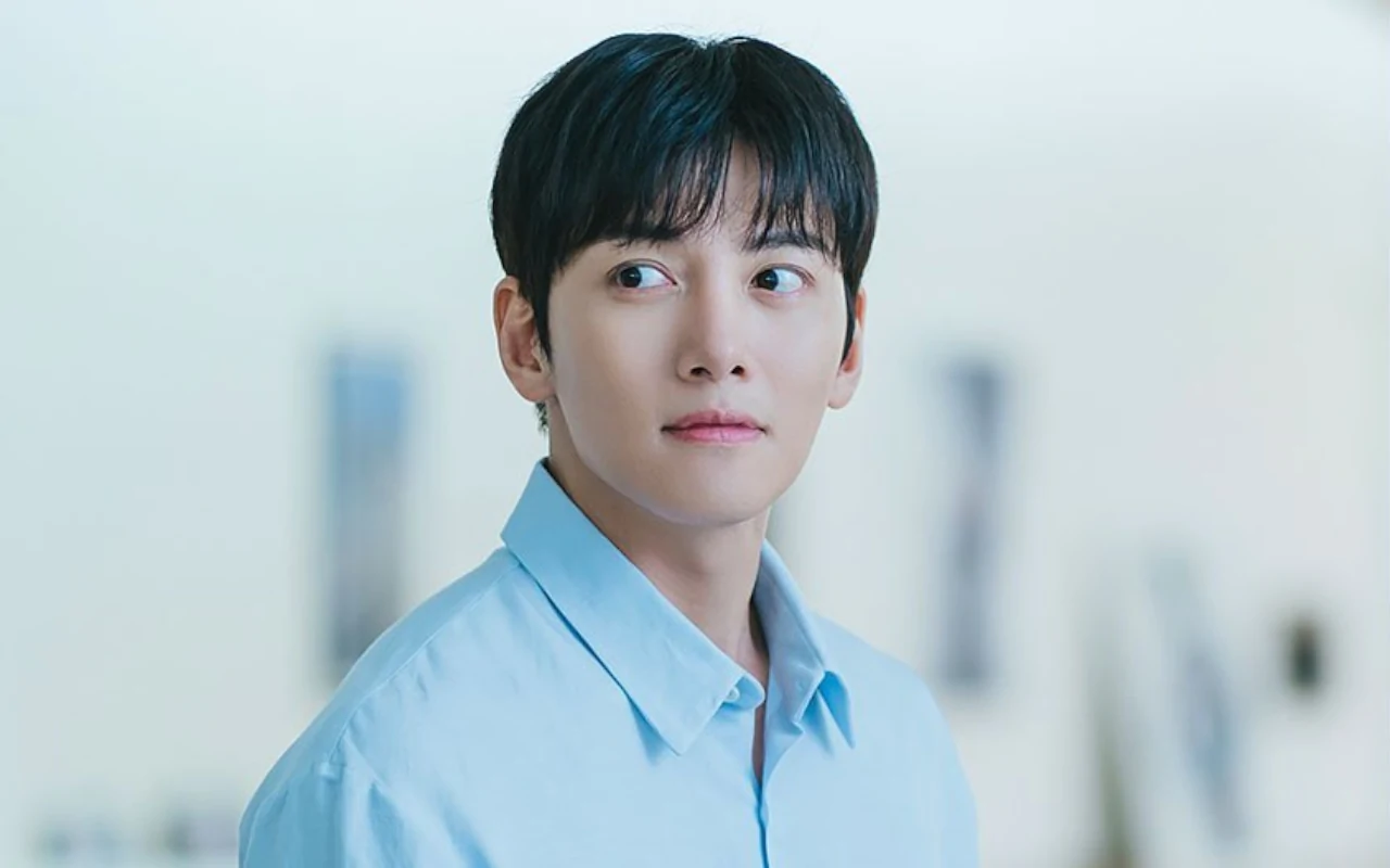 Ji Chang Wook Beli Hadiah Khusus untuk Staf Cewek 'Welcome to Samdal-ri'