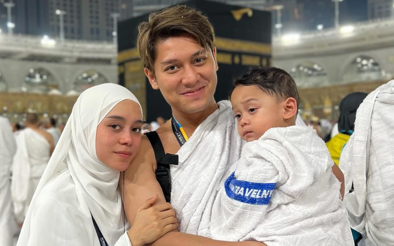 Etika Putra Lesti Kejora dan Rizky Billar Disanjung saat Foto Bareng Fans di Mekkah