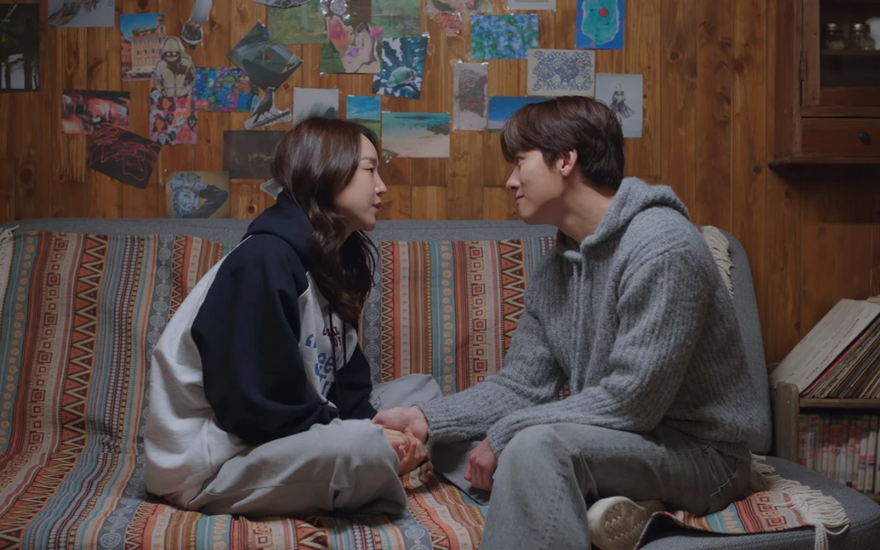 Ji Chang Wook Bujuk Shin Hye Sun Lakoni Adegan Ranjang di BTS 'Welcome to Samdal-ri'