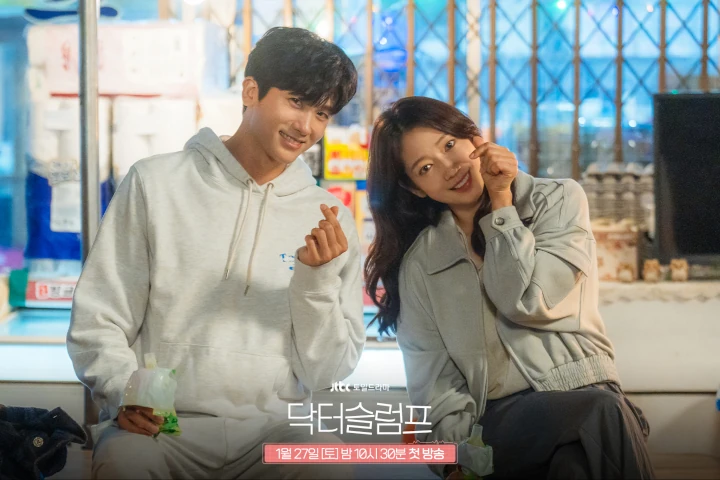 Park Shin Hye dan Park Hyung Sik Merasa Bersalah karena Pakai Seragam Sekolah di \'Doctor Slump\'