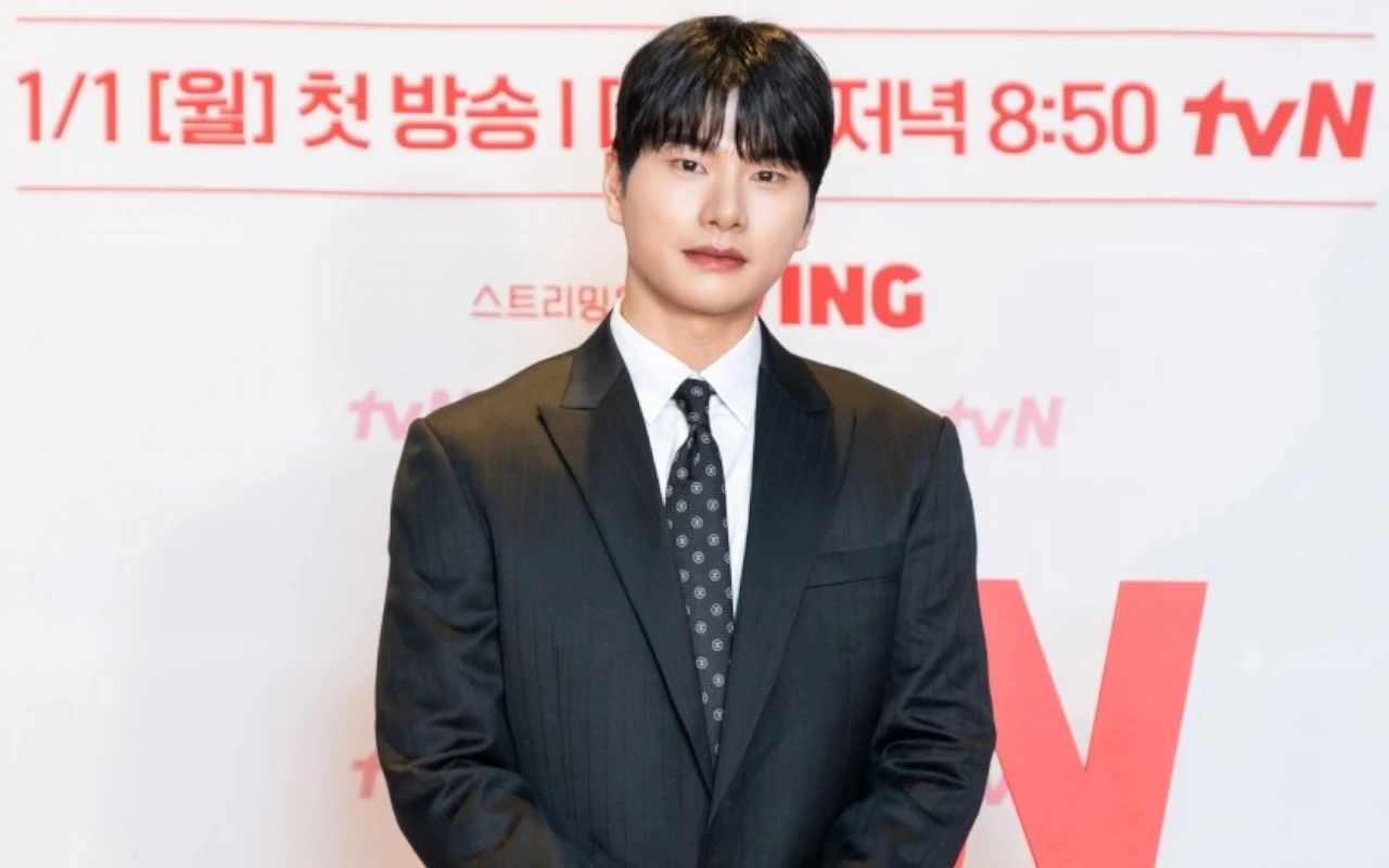 Akting Lee Yi Kyung Sebagai Suami Sampah di 'Marry My Husband' Direview Jurnalis Korea