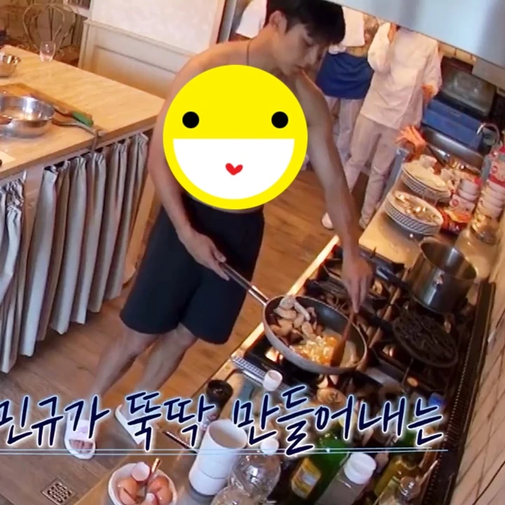Aksi Masak Mingyu di \'NANA TOUR with SEVENTEEN\' Dikaitkan dengan Mamang Kerupuk Viral