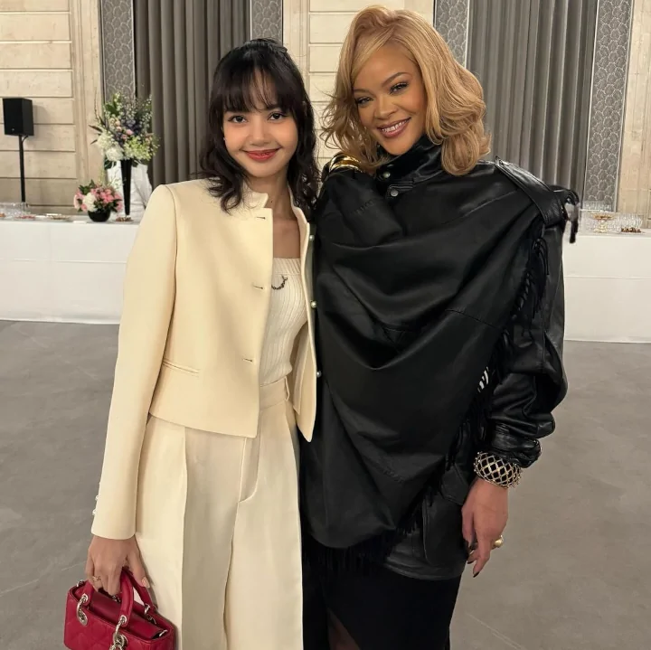 Lisa BLACKPINK Disambut Heboh usai Pamer Foto Bareng Rihanna