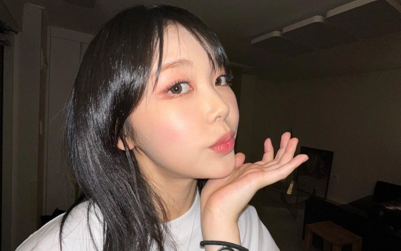 Penyanyi Meenoi Picu Khawatir usai Live Sambil Nangis-Nangis